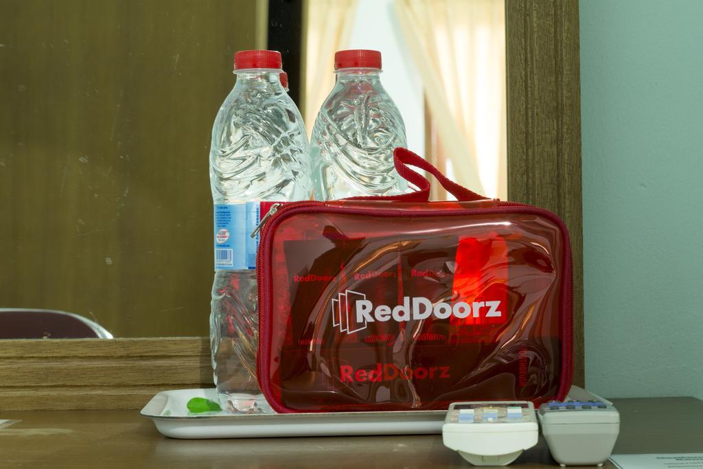 Reddoorz @ Pulomas Hotel Jakarta Kültér fotó